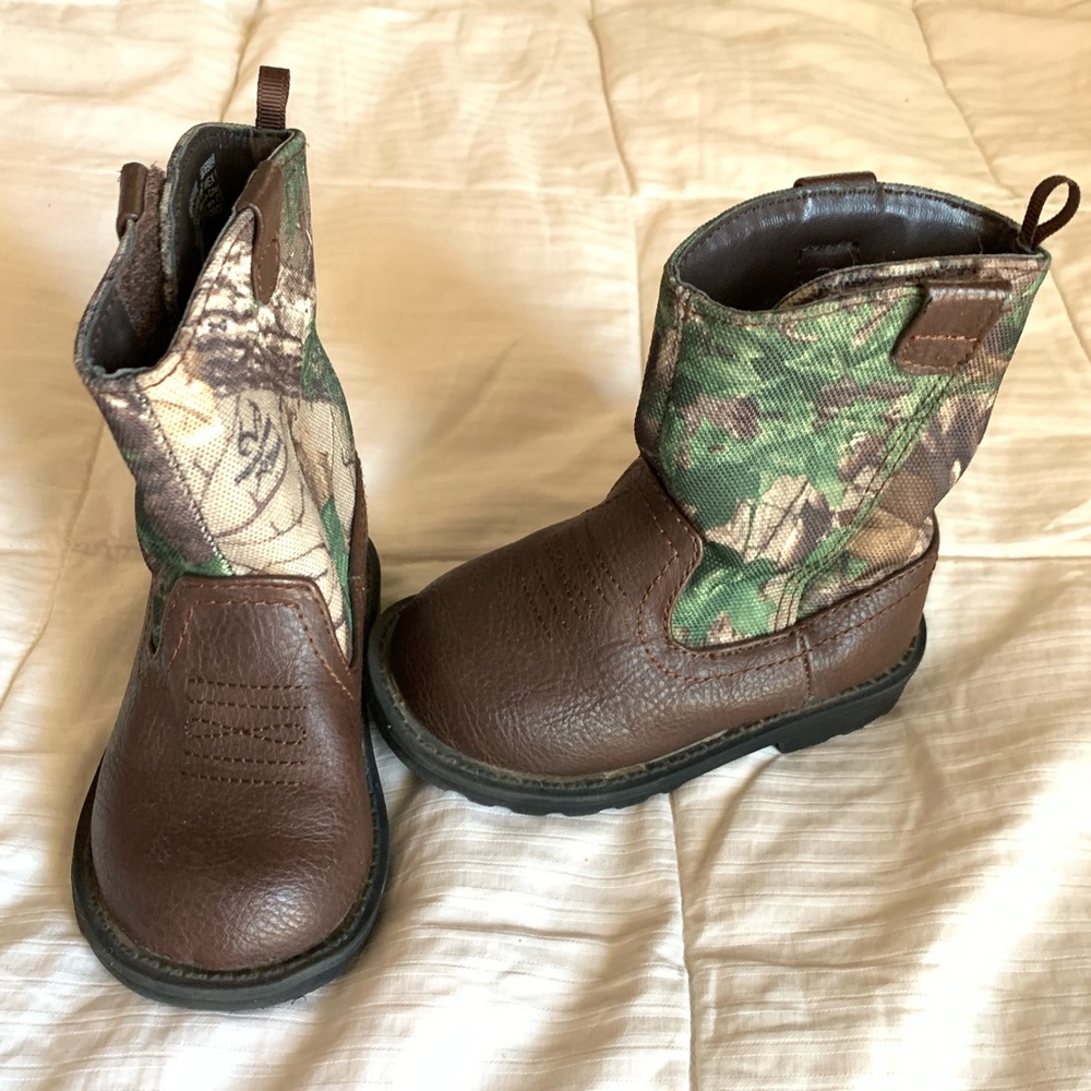 Baby boots Size 4